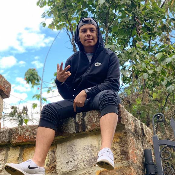 Profile Picture of David Esquivel (@davidme016) on Poshmark