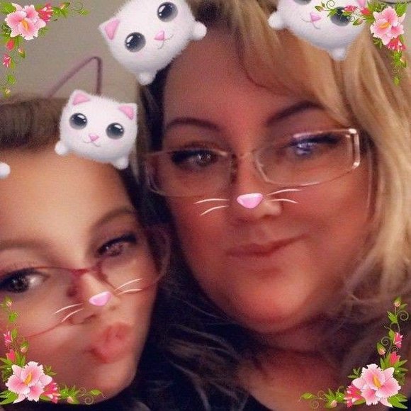 Profile Picture of Lora Schultz (@lora_schultz) on Poshmark