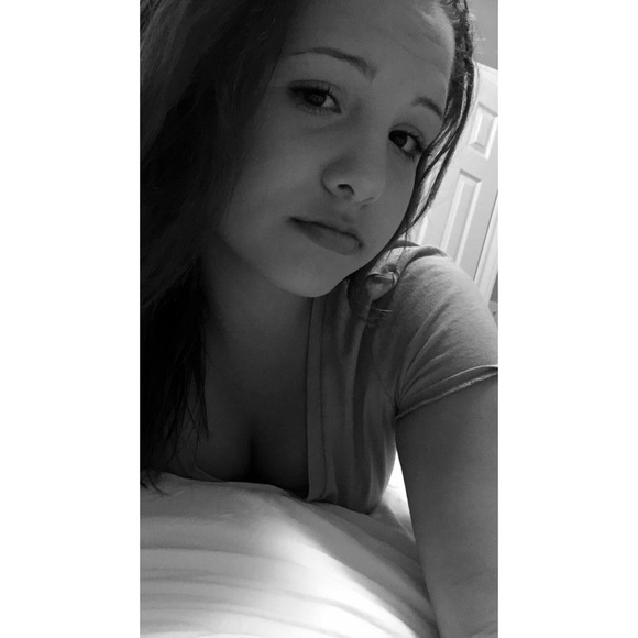 Profile Picture of Caitlin Foret (@caitlinforet) on Poshmark