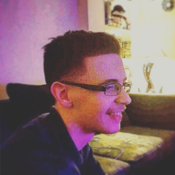 Aaron Hausser - Poshmark Profile Picture of Aaron Hausser (@aaron2317) on Poshmark