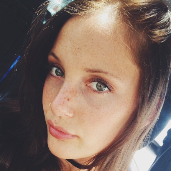 Profile Picture of Emmaline Jones (@emmalinej) on Poshmark