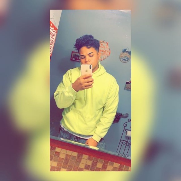 Profile Picture of Alex Perdomo (@ap28441) on Poshmark