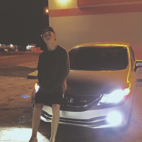 Profile Picture of Joel Fonseca (@joel_fr) on Poshmark