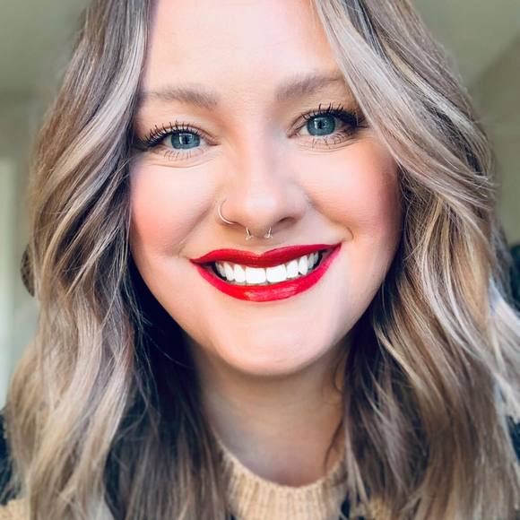 Profile Picture of Cynthia Alenius (@cynthiaalenius) on Poshmark