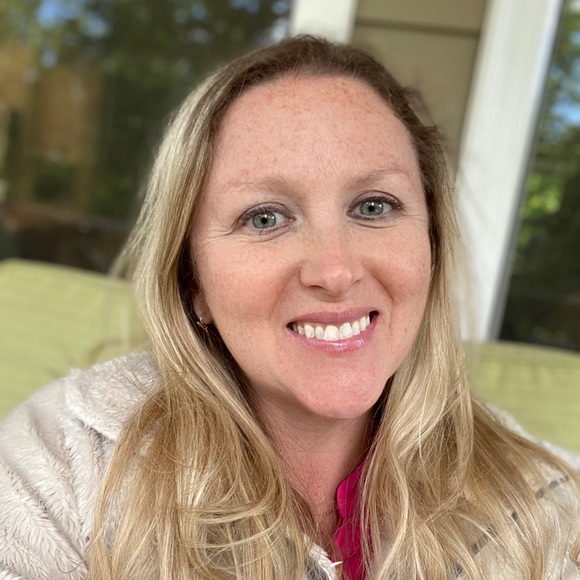 Profile Picture of Kelly Knolhoff (@kac831) on Poshmark