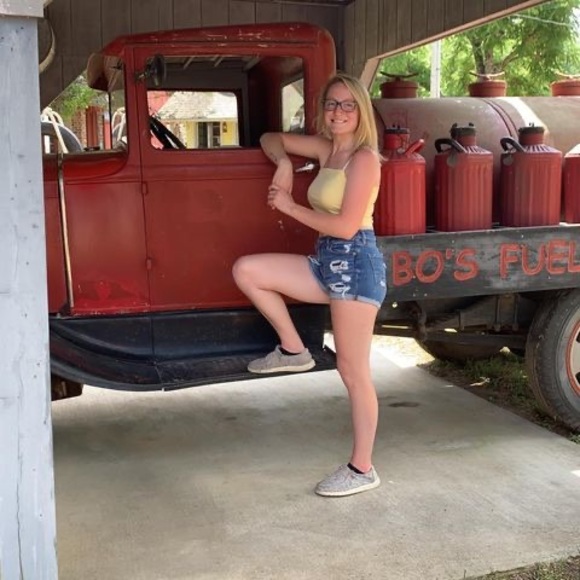 Profile Picture of Emily Gibler (@emilygibler) on Poshmark