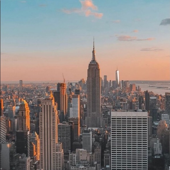 Profile Picture of Isabella Saez (@isabellasaez) on Poshmark