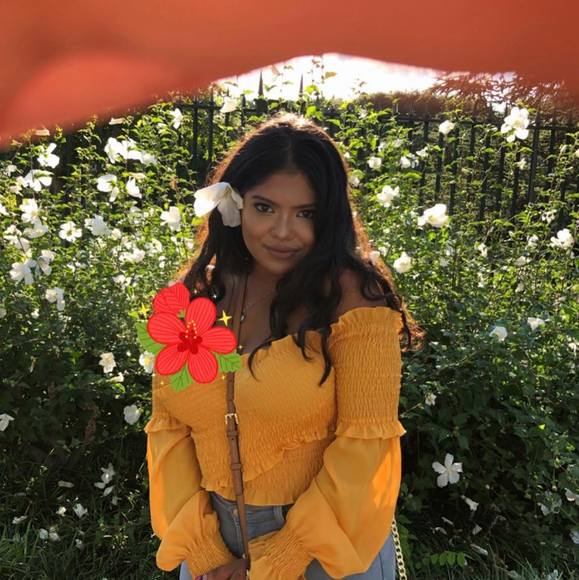 Profile Picture of Tanjina Rahman (@tanjinaaa_) on Poshmark