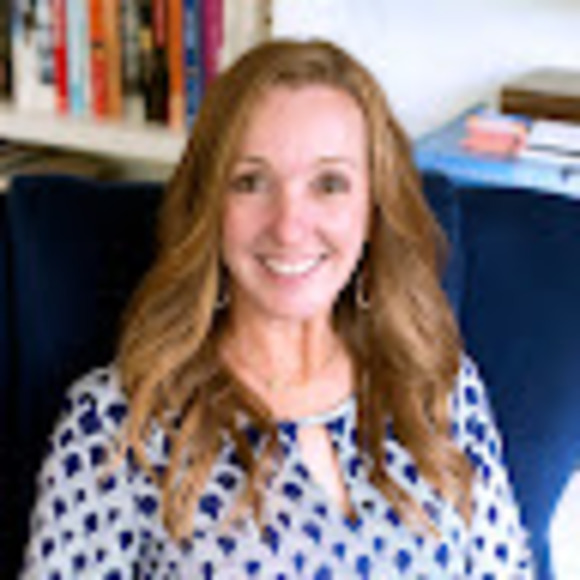 Profile Picture of Paula Ables (@paula_ables) on Poshmark
