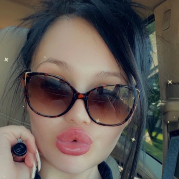 Profile Picture of Savannah Wagnitz (@vannahwagz01) on Poshmark