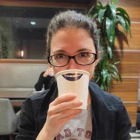 Profile Picture of Laura Intravia (@l0rb0) on Poshmark
