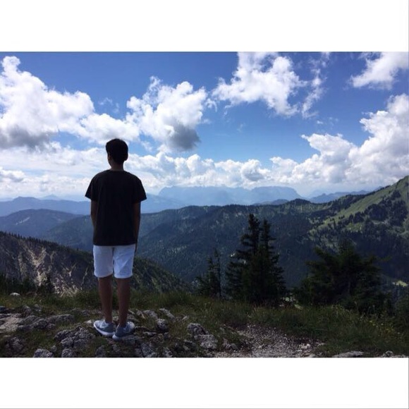 Profile Picture of Julian Hano (@julian_hano) on Poshmark