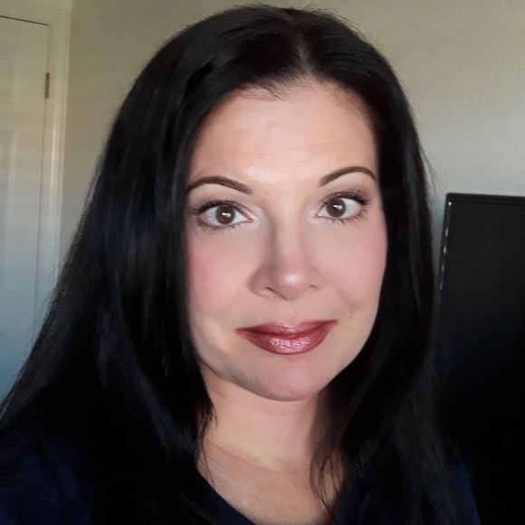 Profile Picture of Shelly Bachrach (@shellshell75) on Poshmark