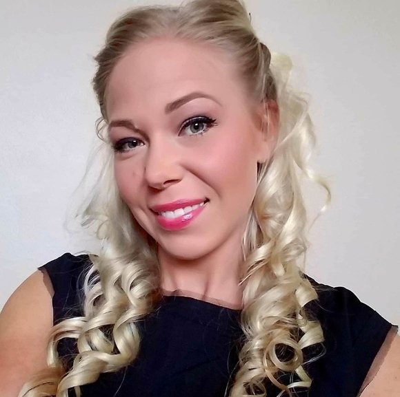 Profile Picture of Lacey Rask (@laceyloch) on Poshmark