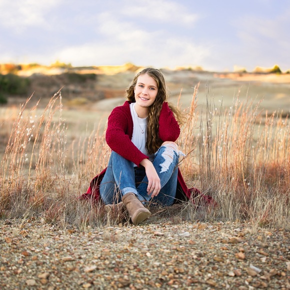 Taylor Neustel - Poshmark Profile Picture of Taylor Neustel (@taylor_neustel) on Poshmark