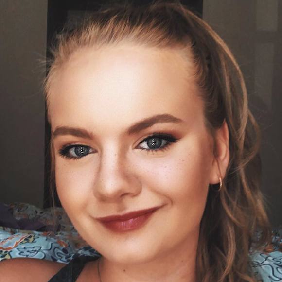 Profile Picture of Arina Radomyselsky (@arinarado) on Poshmark
