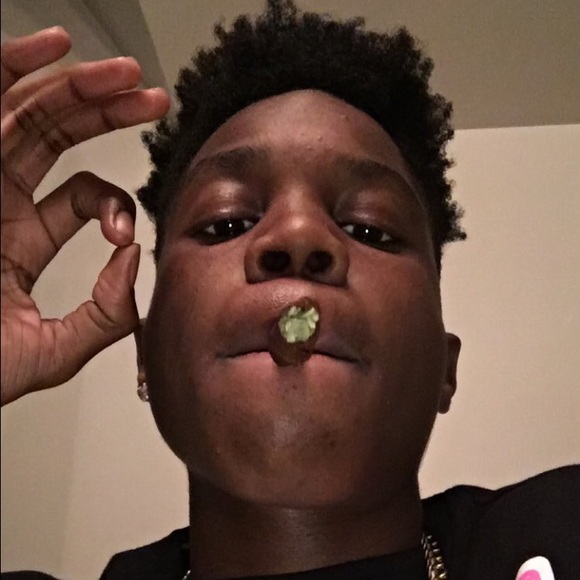 Profile Picture of Lafamil Juug toog (@lafamilly_juug) on Poshmark