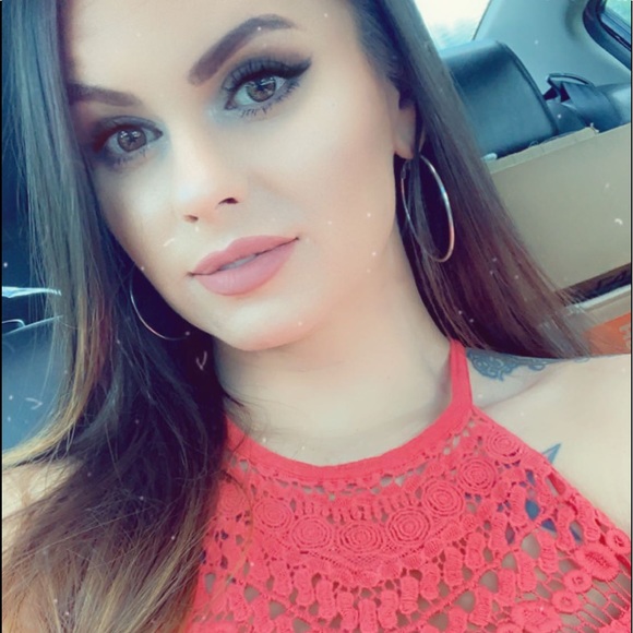 Profile Picture of Ericka Andrews (@erickanicole90) on Poshmark