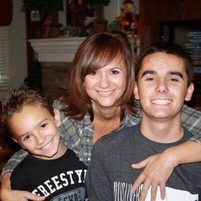 Profile Picture of Lisa Tuscher (@lrow2370) on Twitter