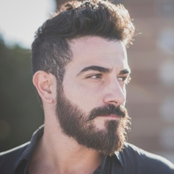 Profile Picture of John Wee (@johnwstore) on Poshmark