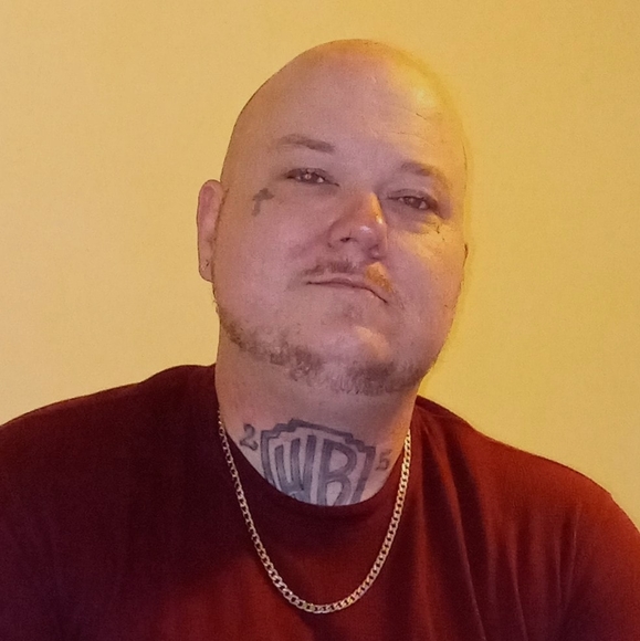 Profile Picture of James Vinson (@jamesdoeboy502) on Poshmark