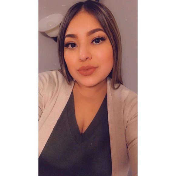 Profile Picture of Perla Contreras (@perlaaa95) on Poshmark