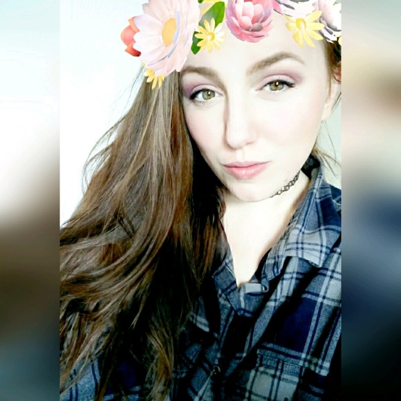 Profile Picture of Crystal Kerns (@crystalkerns121) on Poshmark