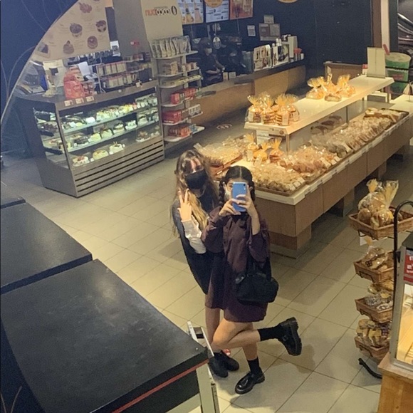 Profile Picture of Charlotte Whitty (@charlottewhitty) on Poshmark