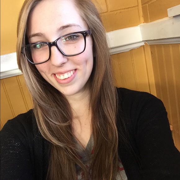 Profile Picture of Terra Howells (@terramhowells) on Poshmark