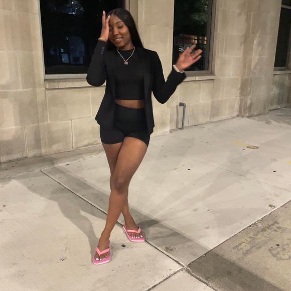 Profile Picture of Unique Wilson (@winstonharmony) on Poshmark