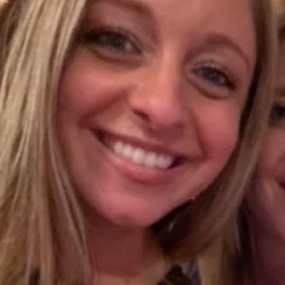 Profile Picture of Heather Stanoszek (@heatherg412) on Poshmark