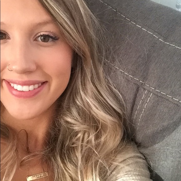 Profile Picture of Lily Brenden (@lilybrenden) on Poshmark