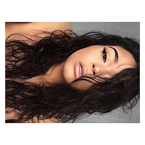 Profile Picture of Ivy Evans (@ivyloveevans) on Poshmark