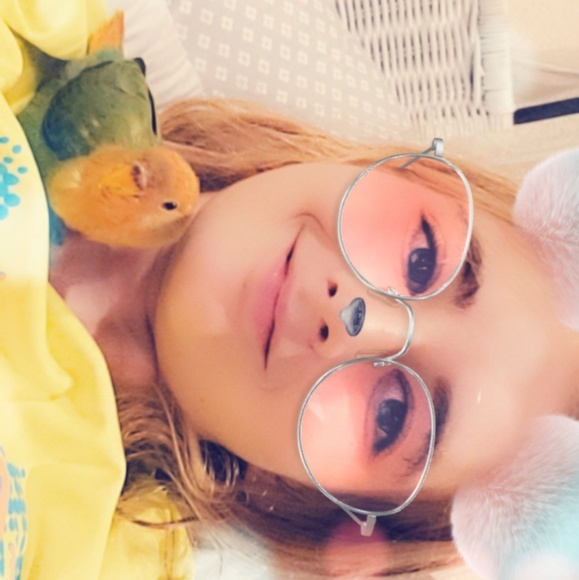 Profile Picture of Anna Blauth (@ablauth) on Poshmark