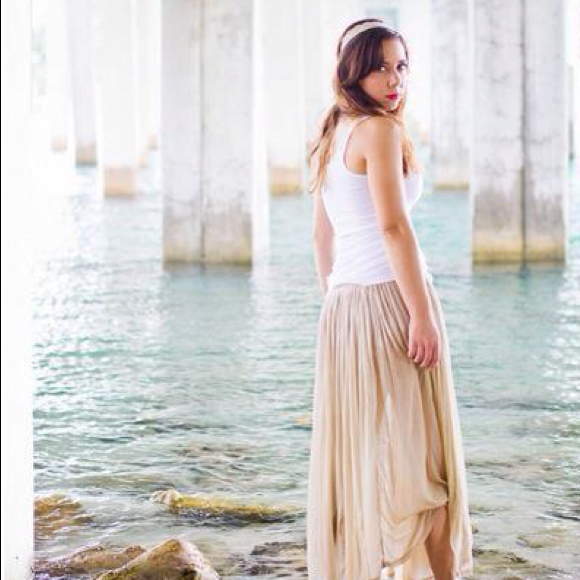 Profile Picture of Lindsey Gonsman (@lovelylinny) on Poshmark