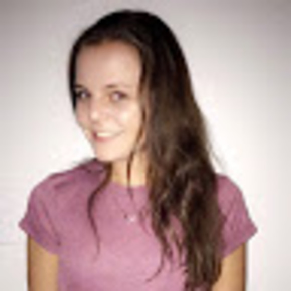 Profile Picture of Andrea Moore (@andreamoore221) on Poshmark