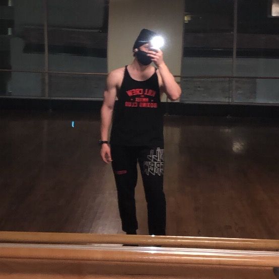 Profile Picture of szimberoff (@szimberoff) on Tiktok