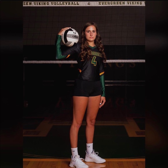 Profile Picture of Savannah Vanostrand (@sjvanostrand) on Poshmark