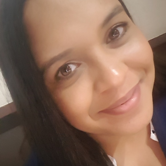 Profile Picture of Apryll J (@ajhazel) on Poshmark