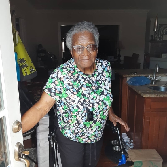 Profile Picture of Shawn Miller (@shawnmiller261) on Poshmark