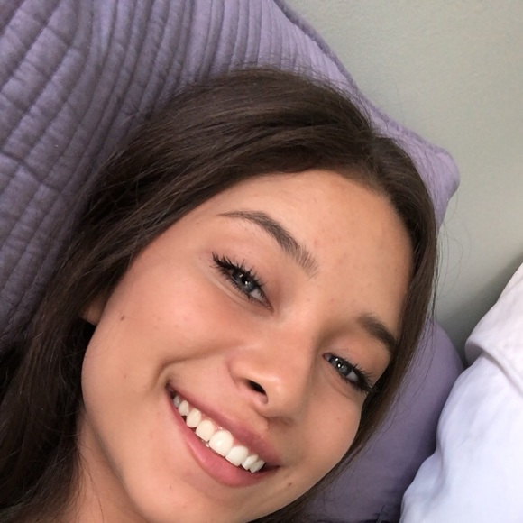 Profile Picture of Ashley Sentman (@ashleysentman) on Poshmark