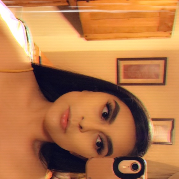 Profile Picture of Daniela Calderon (@danielaac96) on Poshmark