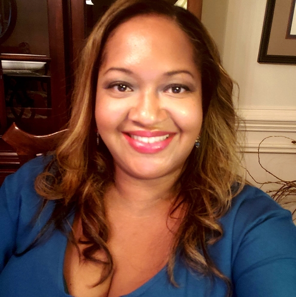 Profile Picture of Lamia Saxby (@lamiasaxby) on Poshmark