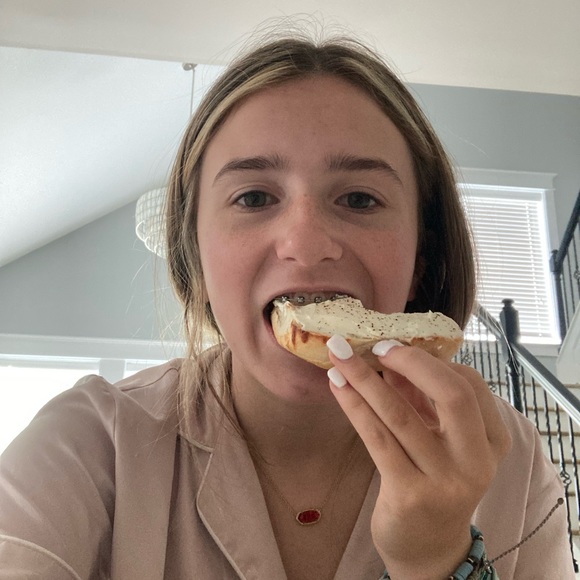 Profile Picture of Mimsie Ferrillo (@mimsiekf2010) on Poshmark