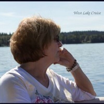 Profile Picture of Iris Campbell (@7xrainbow) on Twitter