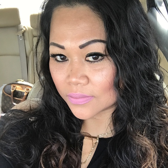 Profile Picture of Liz Chheng (@jacksonville209) on Poshmark