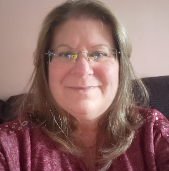 Profile Picture of Lorie Seabolt (@littlelulu14) on Poshmark