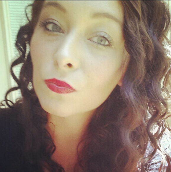 Profile Picture of Cleasha Baeriswyl (@cleashab) on Poshmark