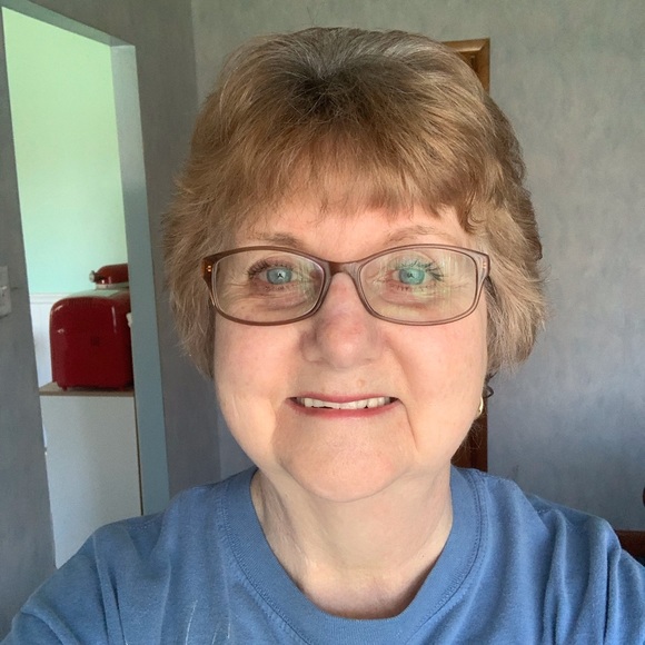 Profile Picture of Wendy Goundrey (@wgoundrey) on Poshmark