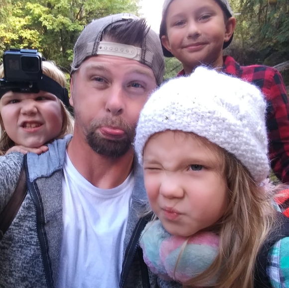 Profile Picture of Justin Kohle (@bigdaddy155p) on Poshmark